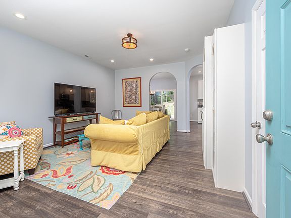 4th image of 908 Woodside Park Ln