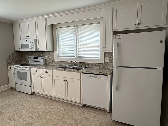 741 Efird St — Photo 3