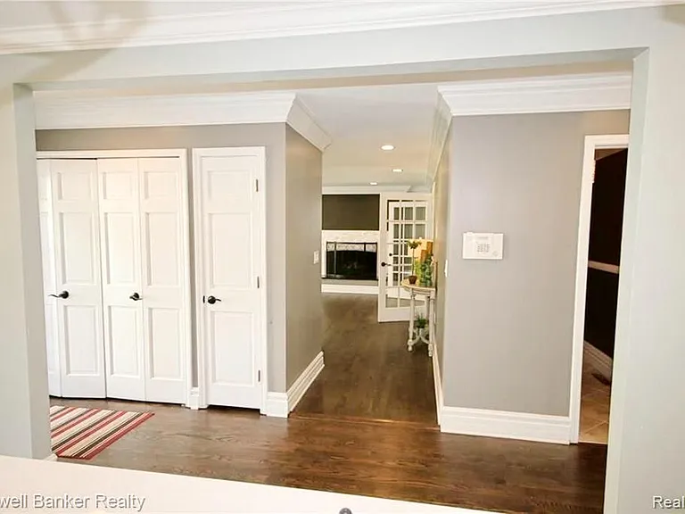 669 Mohegan St — Photo 16