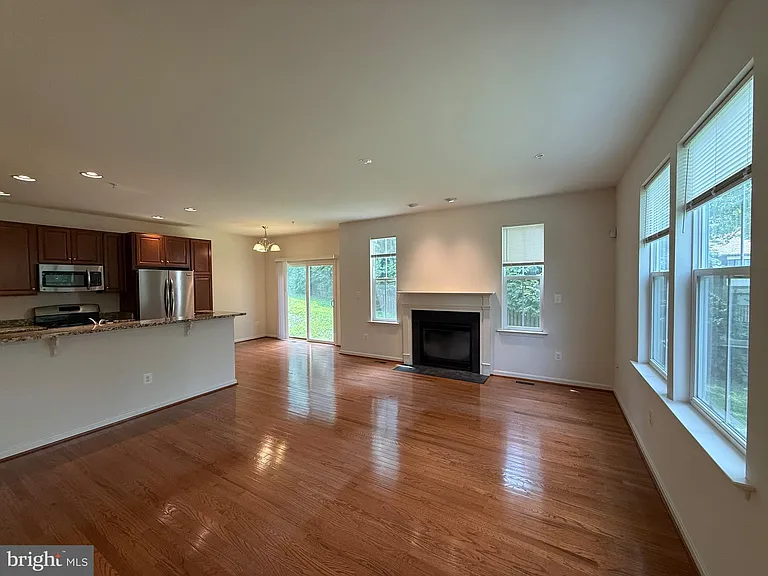 10215 Daventry Dr — Photo 11