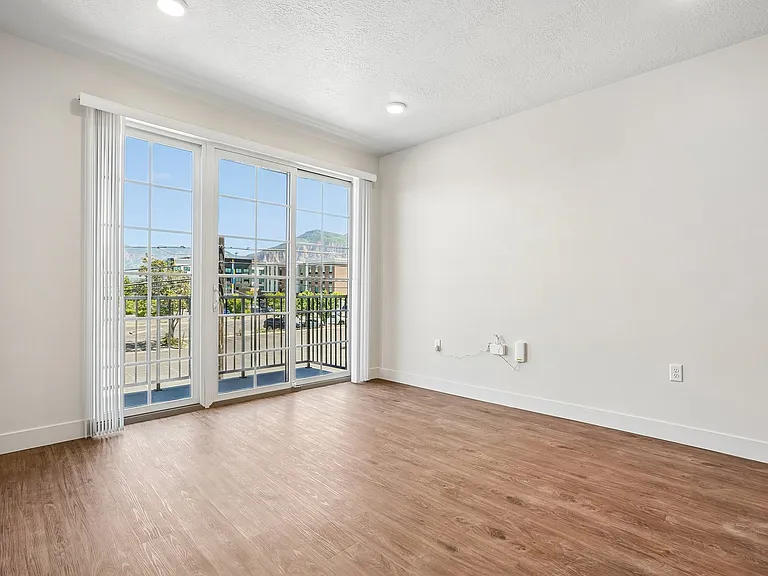 Union Walk Apartments — Photo 10