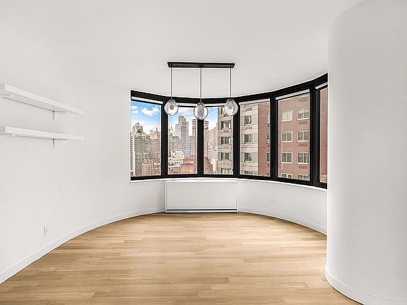 4th image of 330 E 38th St APT 17E