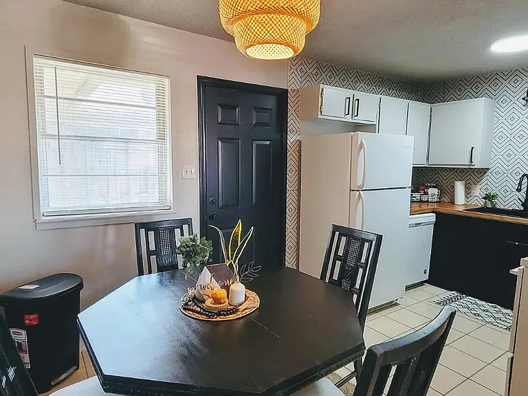 915 Ash St #1 — Photo 8