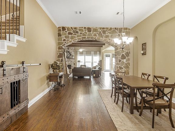 5th image of 321 Westwood Dr