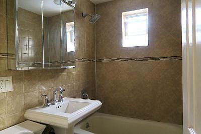 2nd image of 1055 Neill Ave #2