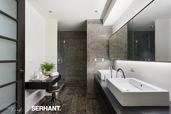Bathroom, photo 1