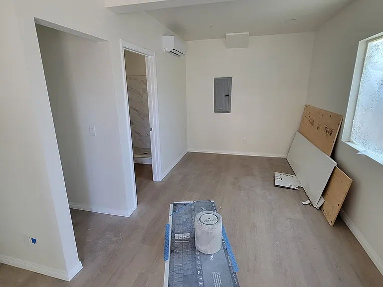 511.5 W 82nd St #A — Photo 3