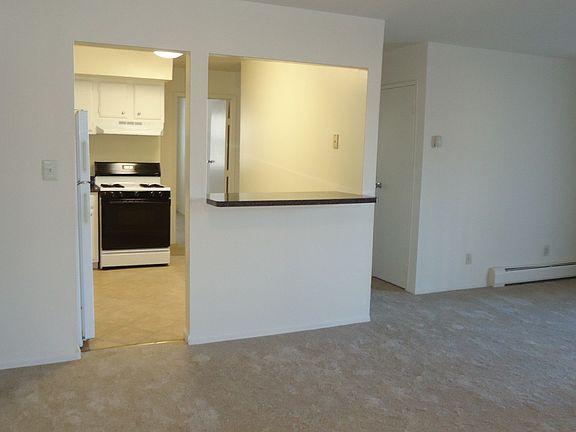 5th image of 20 Kensington Cir APT H