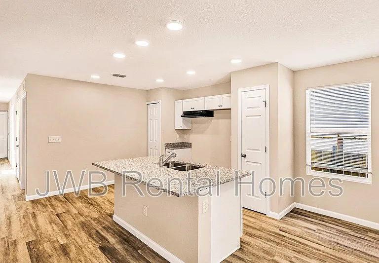 1362 Florida Ave — Photo 2
