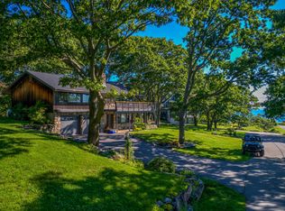 32 Pilot Point Rd, Cape Elizabeth, ME 04107