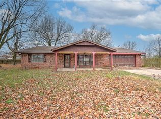 3828 W Huntsville Ave, Springdale, AR 72762
