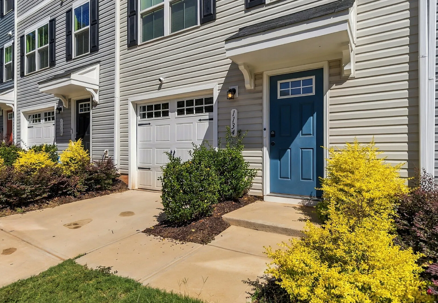 3 bed, 2.5 bath, 1589 sqft, $2,150 — Photo 3