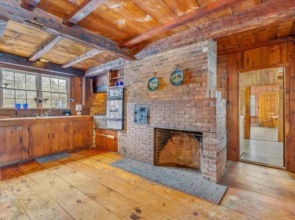 2 Country Club Dr, Halifax, MA 02338