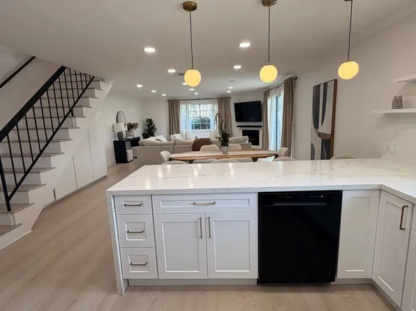 333 W Alameda Ave Unit 201, Burbank, CA 91506