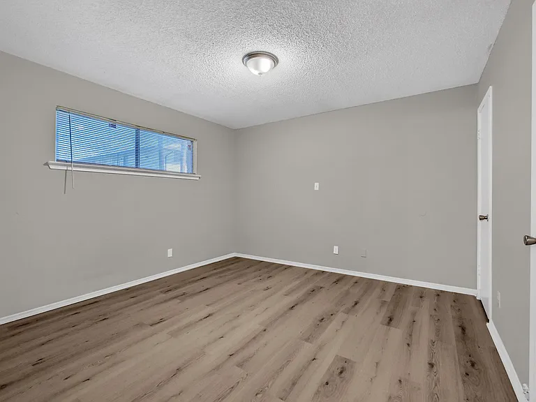 3200 W Walnut St — Photo 17