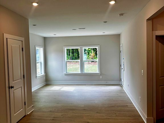 4th image of 2918 Walden Rd