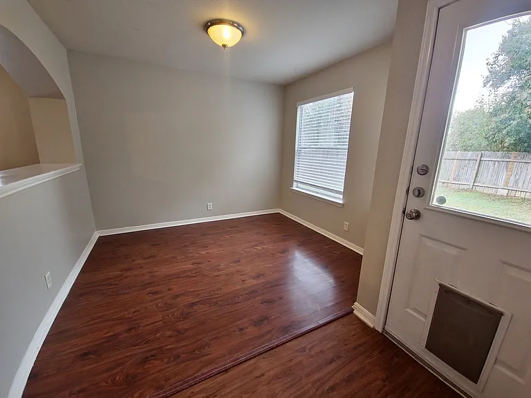 107 Orange Tree Ln — Photo 5