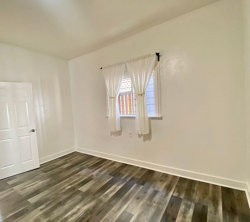 1st image of 685 30th St #3