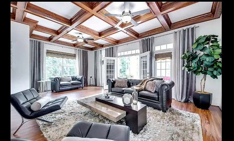 5 bed, 4.0 bath, 5758 sqft, $28,500 — Photo 2