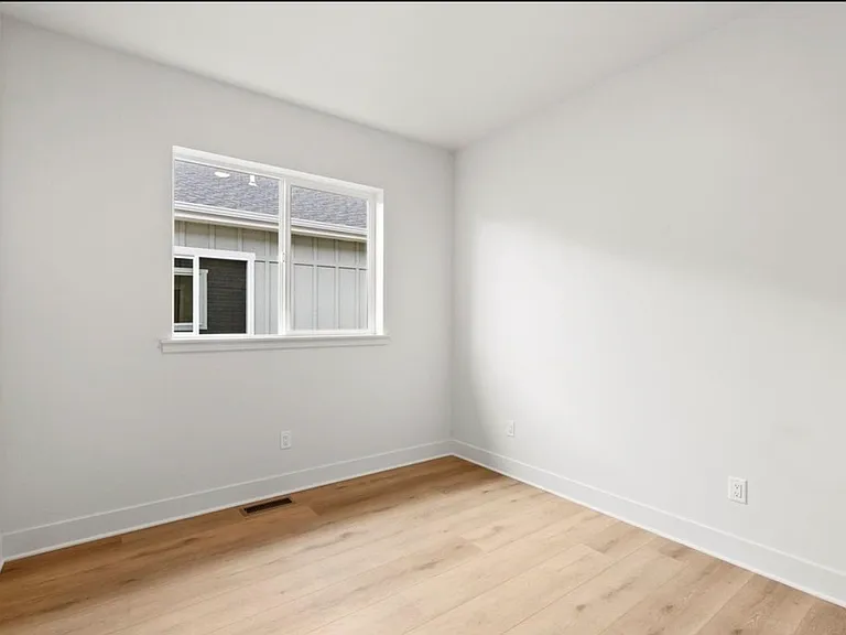 513 Eagle Valley Dr — Photo 5