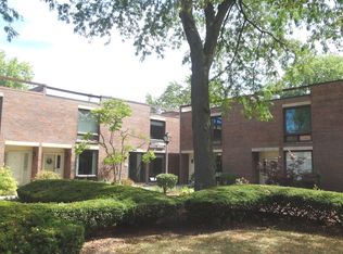 12 Birch Tree Ct, Elmhurst, IL 60126