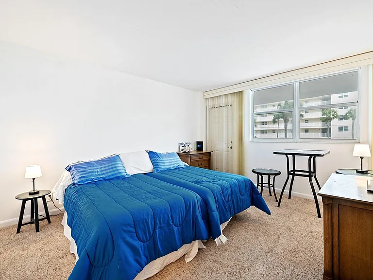 1050 Hillsboro Mile #203W — Photo 22