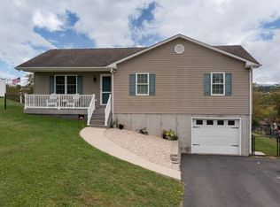 160 Greenview Dr, Staunton, VA 24401