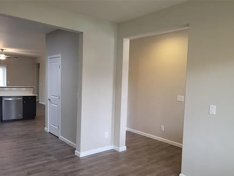 556 Bondgard Ave E — Photo 7