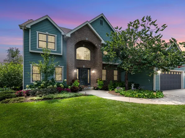 W73N400 Greystone DRIVE, Cedarburg, WI 53012