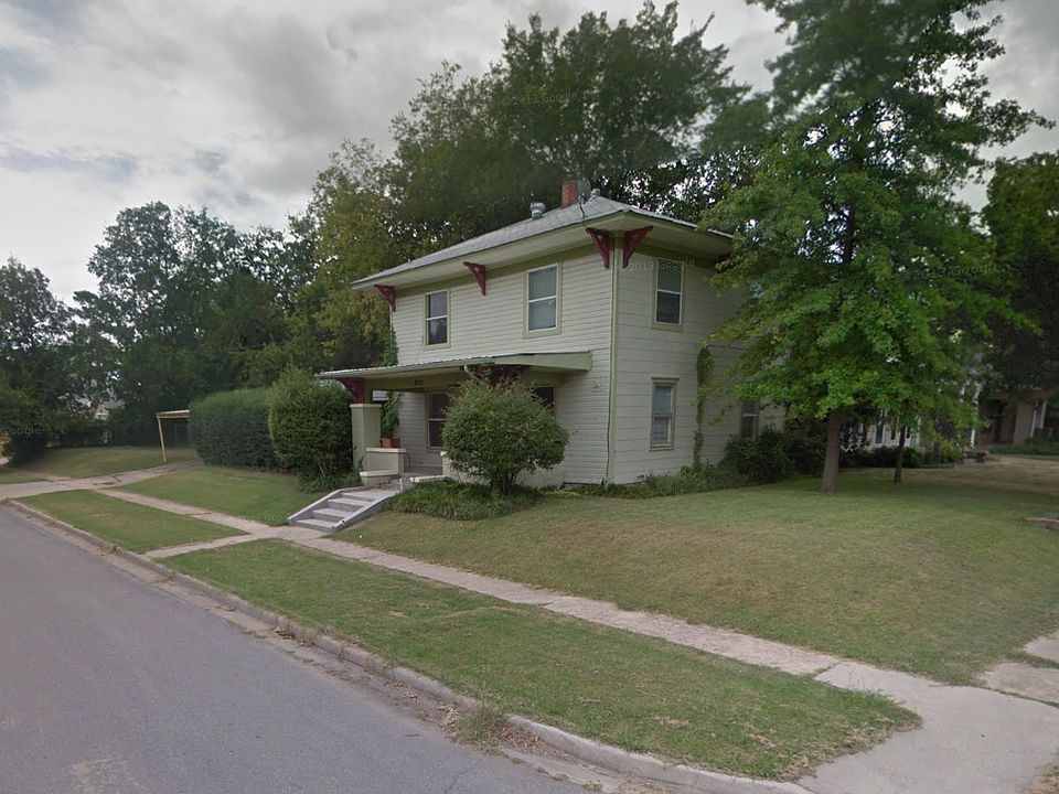 2nd image of 922 4th Ave SW