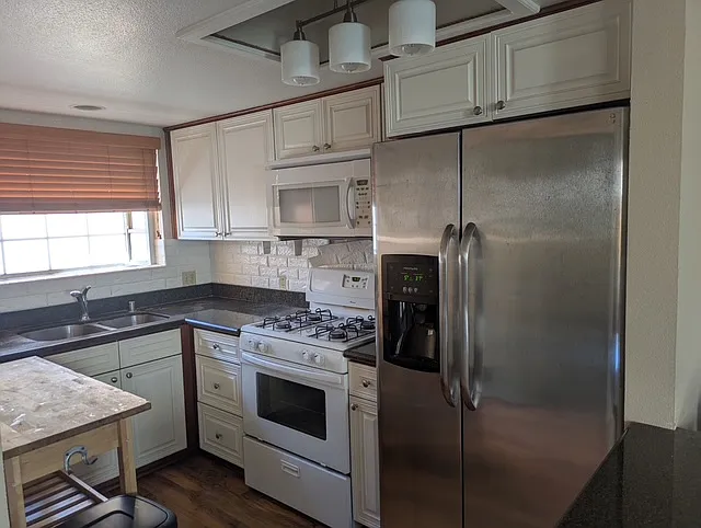 1430 Railroad St #2 — Photo 3