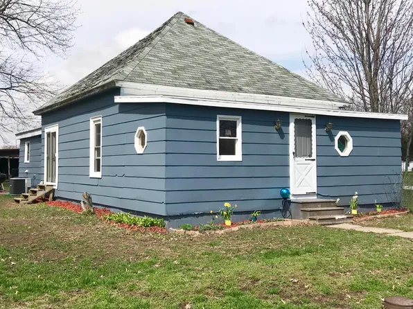 428 N Young Ave, Witt, IL 62094