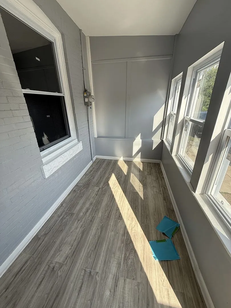 Beautiful 3 Bedroom Home Updated & Move In Ready — Photo 3