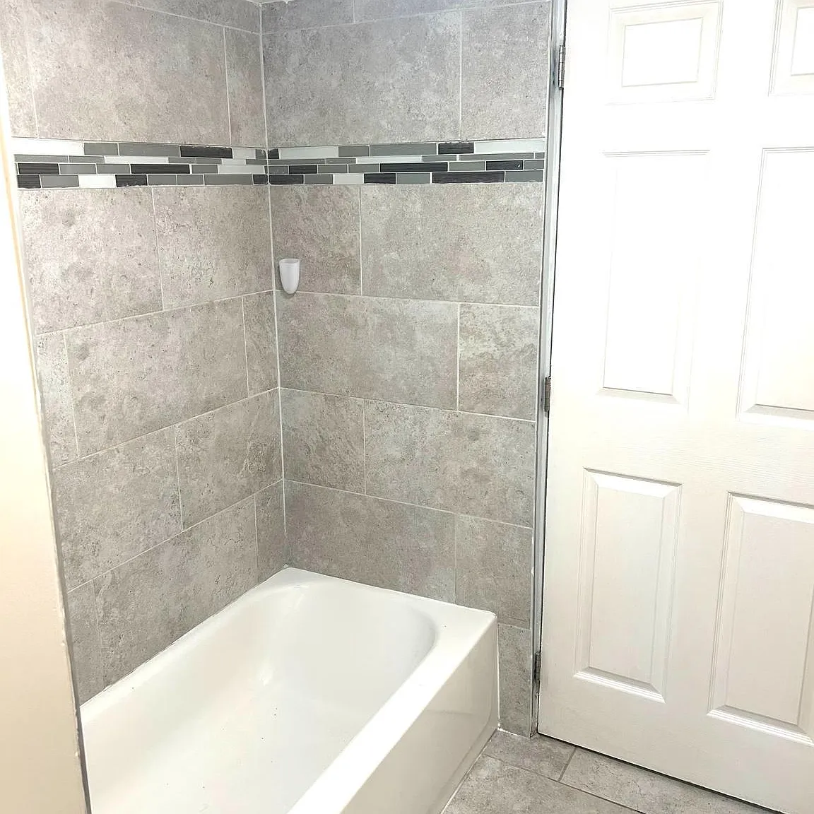 3 bed, 906 sqft, $2,240 — Photo 4