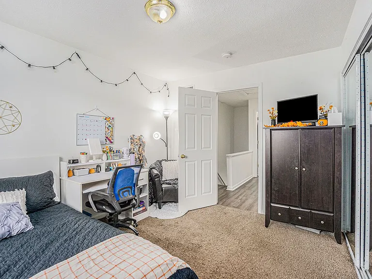 West Campus Village (West Campus Village Townhomes LLC) — Photo 40