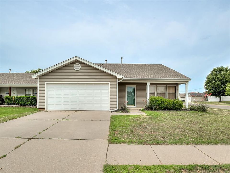 1st image of 901 Hyacinth Hollow Dr