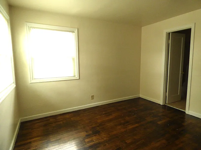 1189 Saginaw St S — Photo 10