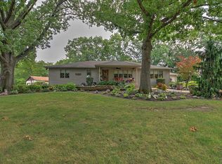 15 Circle Dr, Decatur, IL 62521