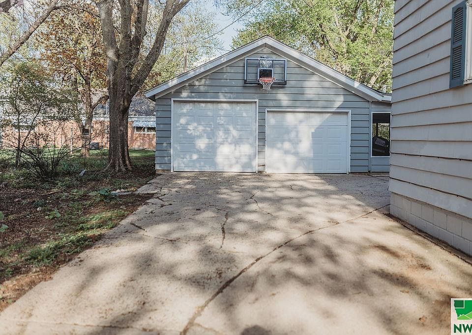 217 Lake Ave, Storm Lake, IA 50588 MLS 820860 Zillow