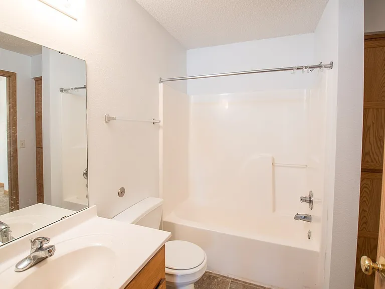 Ambercrest Apartments, Fox Run Apartments — Photo 9