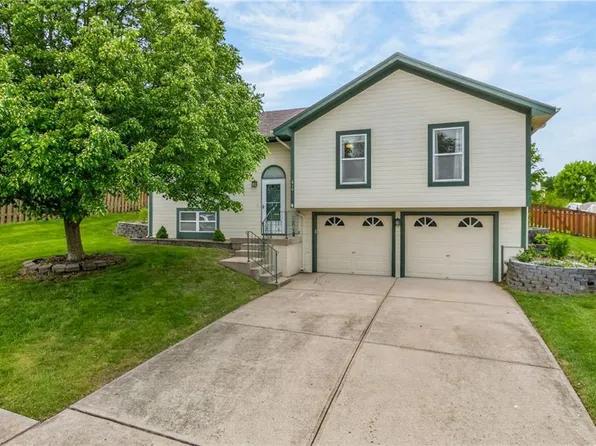 810 Pine Crest Ave, Kearney, MO 64060