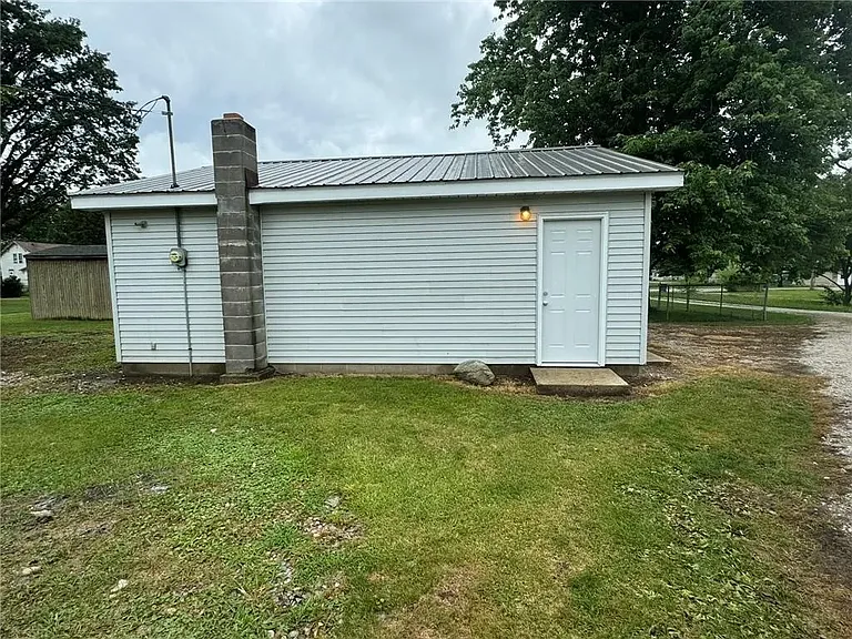 302 Gibson St — Photo 6