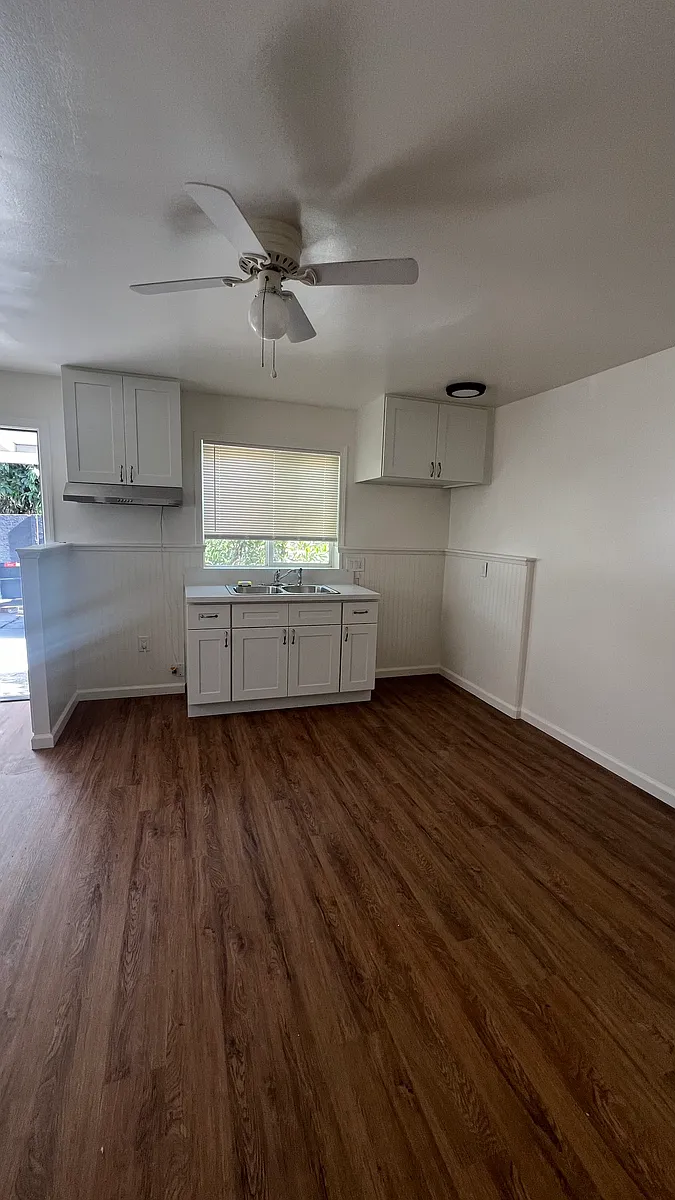 Building Photo - 105 E Cocoa St #D