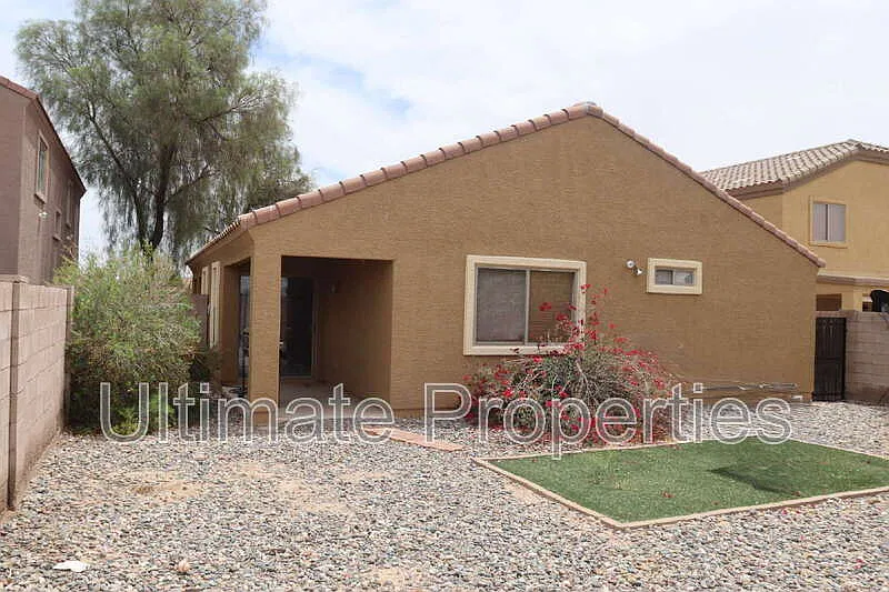 4 bed, 2.0 bath, 1569 sqft, $1,895 — Photo 2