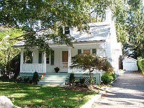 3rd image of 102 Willow Ave