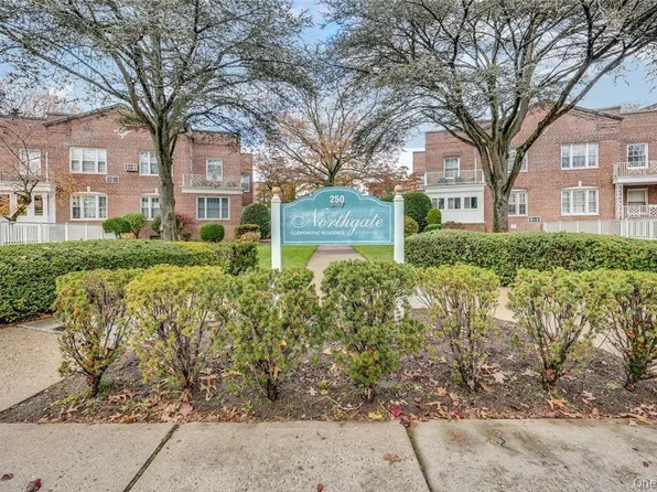250 Central Avenue #119, Lawrence, NY 11559