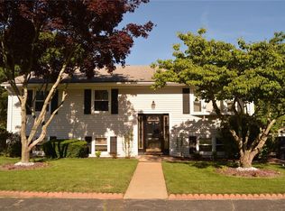 23 Carriage Rd, Cranston, RI 02920