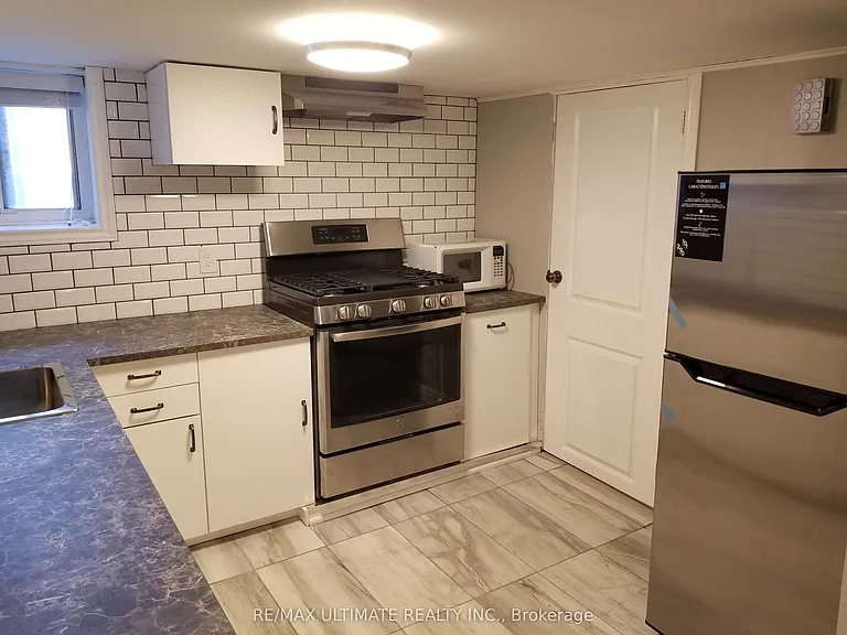 1133 Dufferin St #LOWER — Photo 2