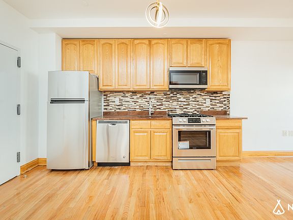 2nd image of 187 18th St #1G