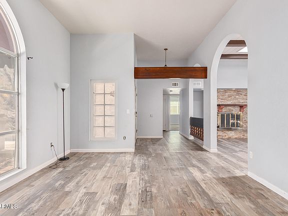3rd image of 1510 W WINDROSE Drive